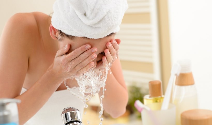 Când pielea dumneavoastră este avidă de apă – tratamente faciale de hidratare
